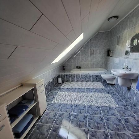 Schoene Wohnung Mit Eigenem Eingang Und Parkplatz Fulda Exterior foto